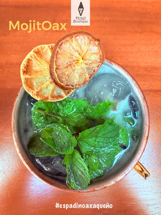 Coctel MojitOax con menta y naranja deshidratada
