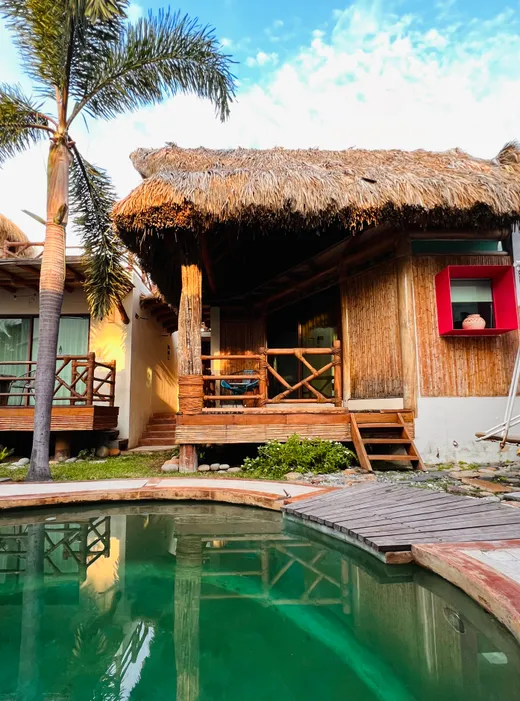 Habitacion tipo glamping junto a la alberca